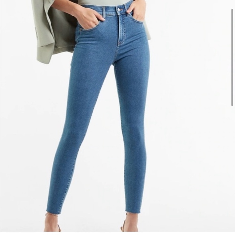 Express High Waisted Supersoft Medium Wash & light wash Cropped Skinny Jean Sz 0